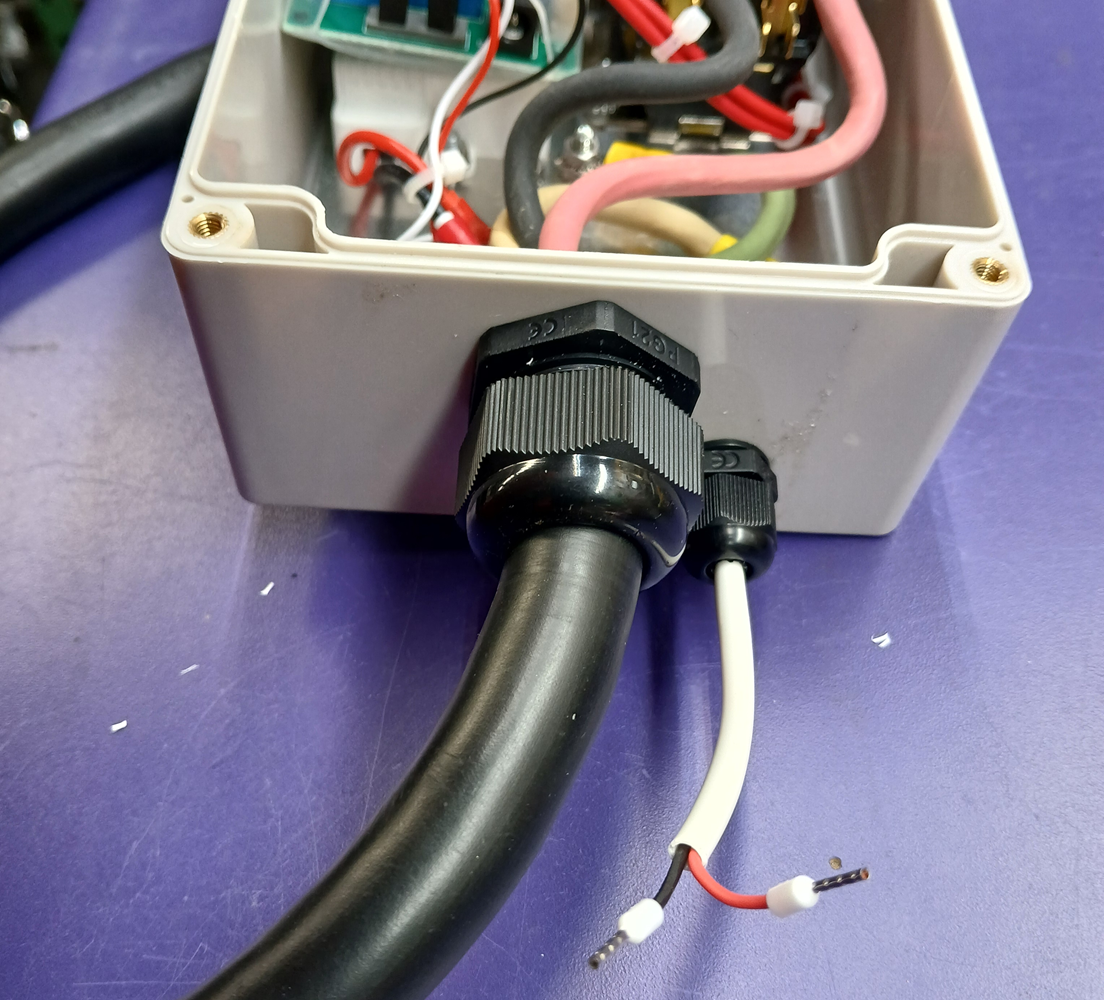 .054A - XCP 220~240V Electricity 50A Remote Cashless Payment Timer Station Connected By Supplied 2 Wire Interface Cable Or At Optional Cost Wireless To The Model 1006 Central Cashless Payment Station.