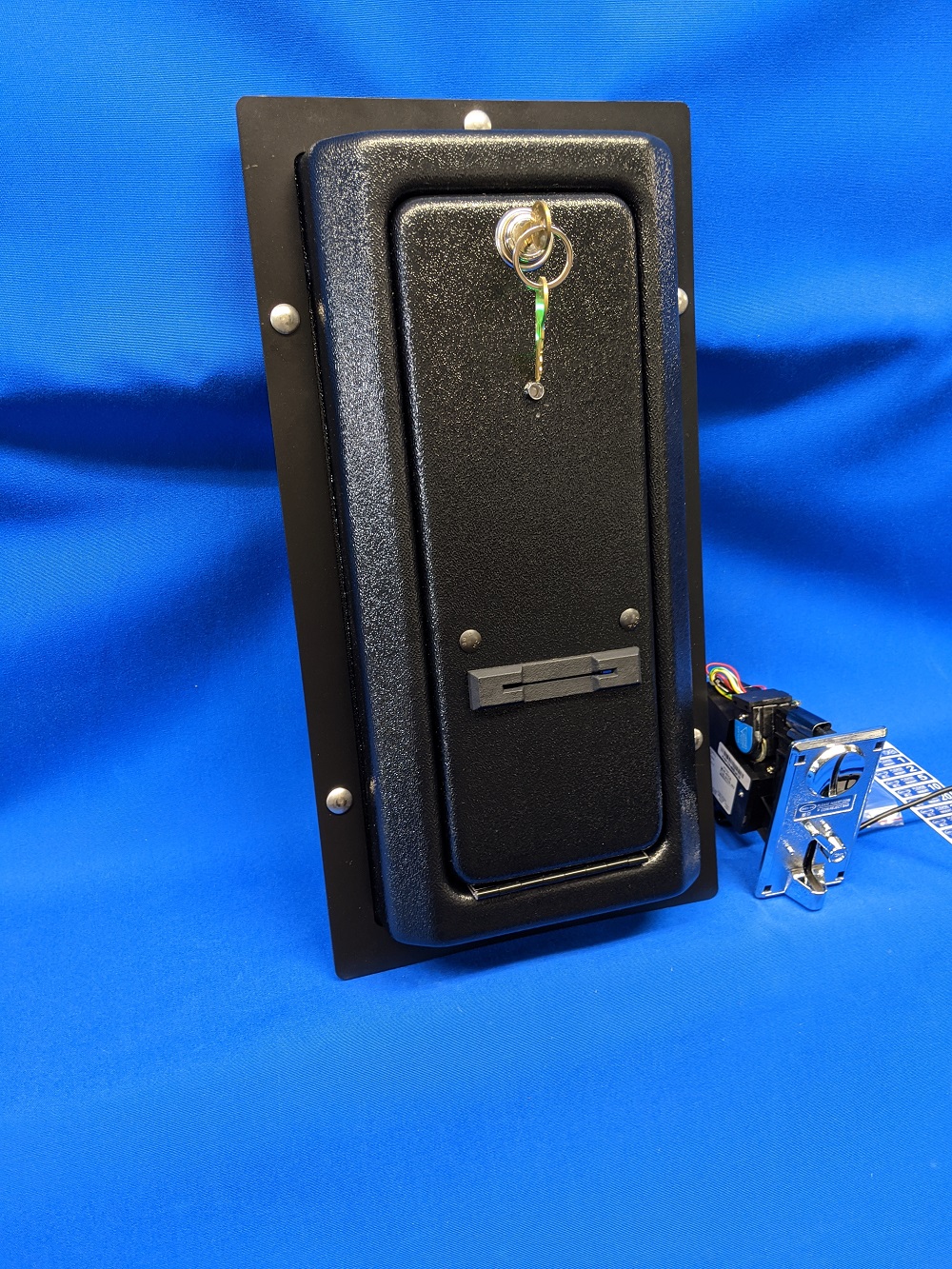 0.141 - Prepaid Card Dispenser 1000 Series Card/Ticket Dispenser Vending Door Kit - Accumulates Credit Card, Coin & Bill Pulses. Auto Dispenses. Includes a Cellular Phone Clear Token Visa & MasterCard App Controller Module. Ideal for Pull Tab Tickets!