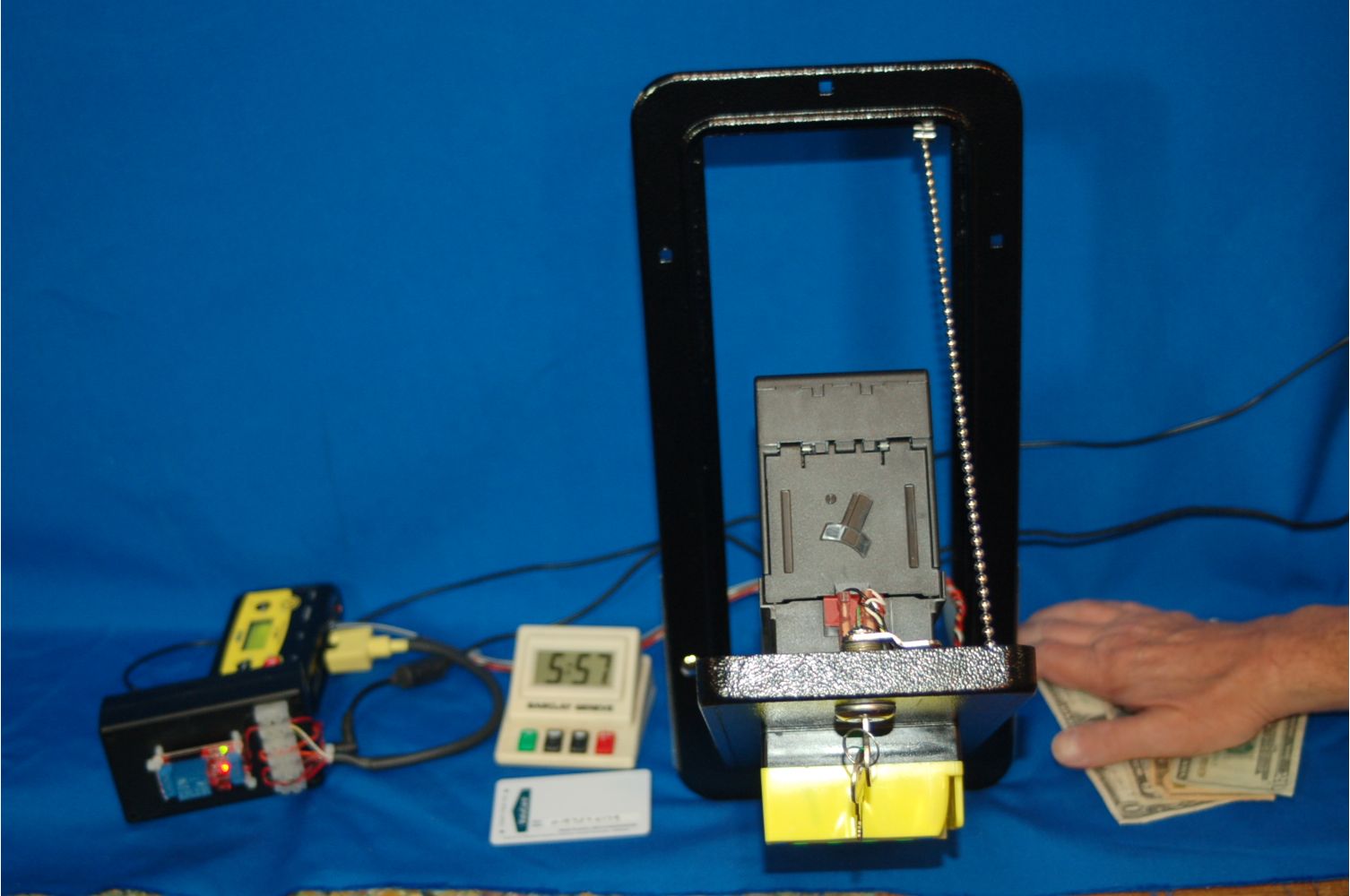 .222 - Timer Payment Door Kit With Cash Bill Acceptance of; $1-$5-$10 & $20 & also Cashless Nayax Vpos Touch $1-$5-$10-$20-$50 & $100 Payment. Expandable From One (1) Payment & Time To Six (6) Time Cycles & Payments. Also Reloadable RFID Debit VendaCards - Image 7